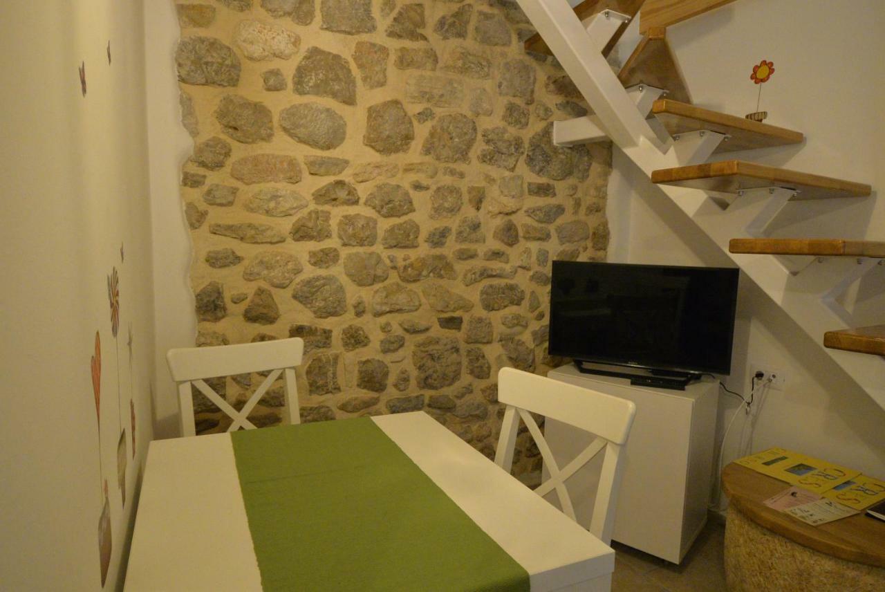 Apartments And Rooms Oliva Cres Bagian luar foto