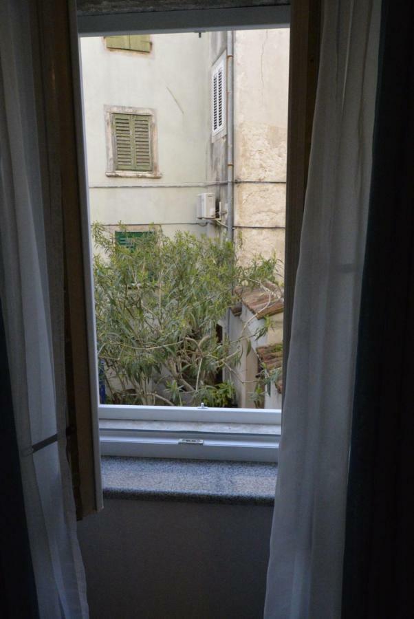 Apartments And Rooms Oliva Cres Bagian luar foto