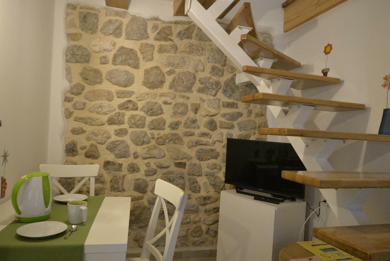 Apartments And Rooms Oliva Cres Bagian luar foto