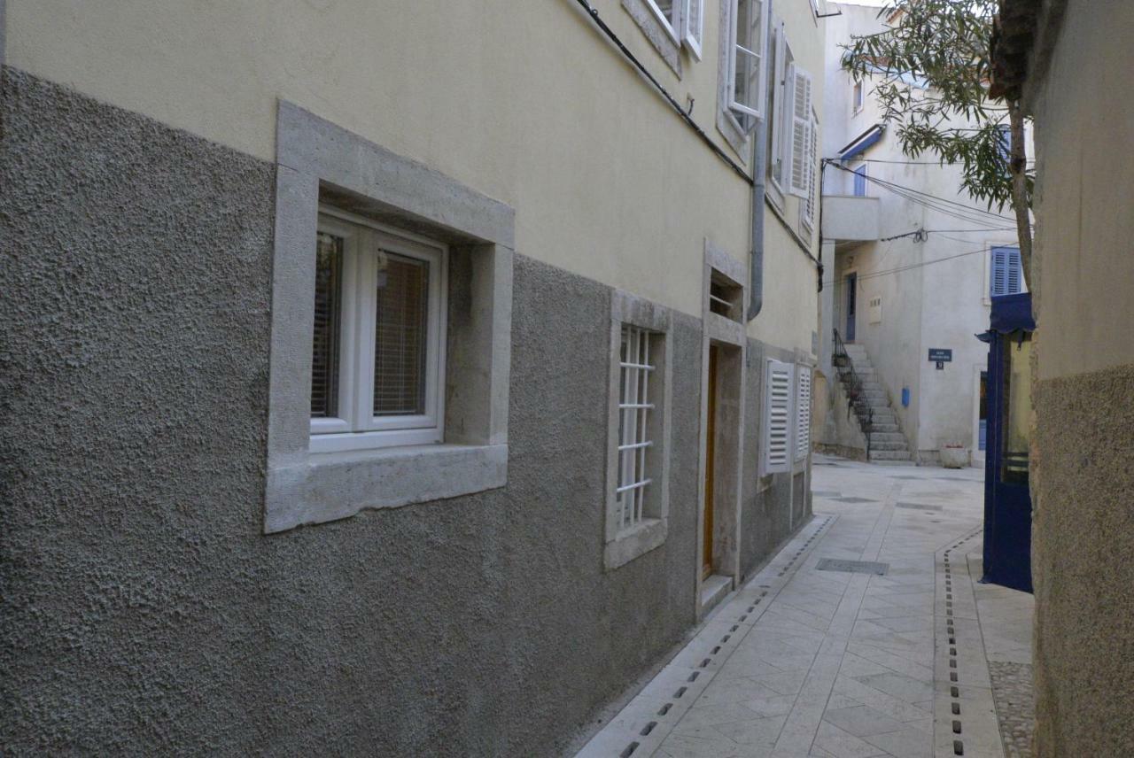 Apartments And Rooms Oliva Cres Bagian luar foto