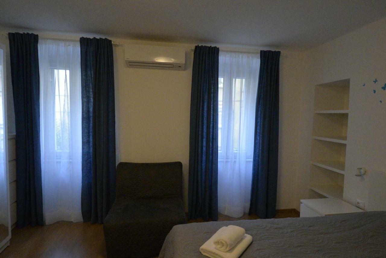 Apartments And Rooms Oliva Cres Bagian luar foto