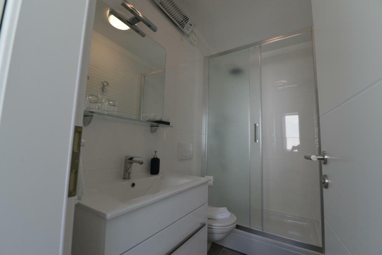 Apartments And Rooms Oliva Cres Bagian luar foto