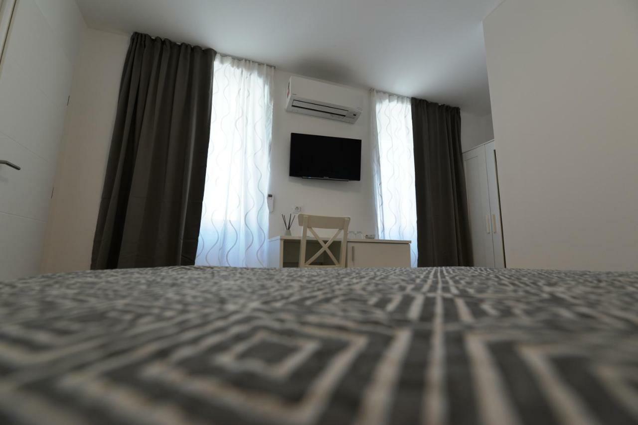 Apartments And Rooms Oliva Cres Bagian luar foto