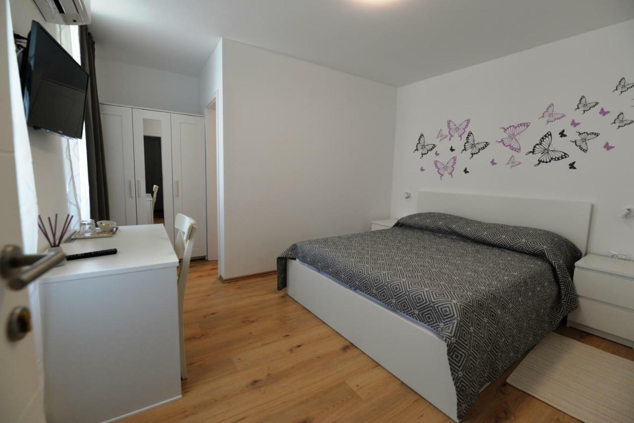 Apartments And Rooms Oliva Cres Bagian luar foto