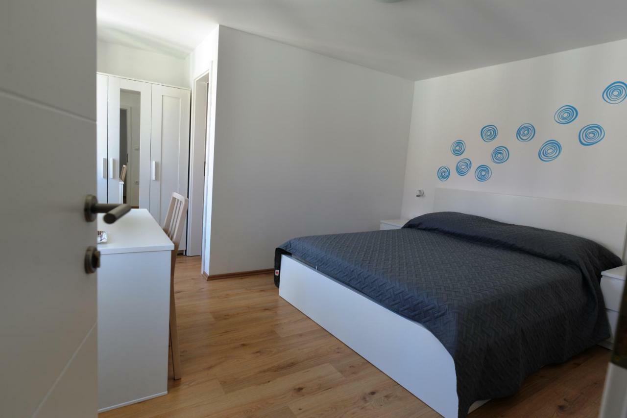 Apartments And Rooms Oliva Cres Bagian luar foto