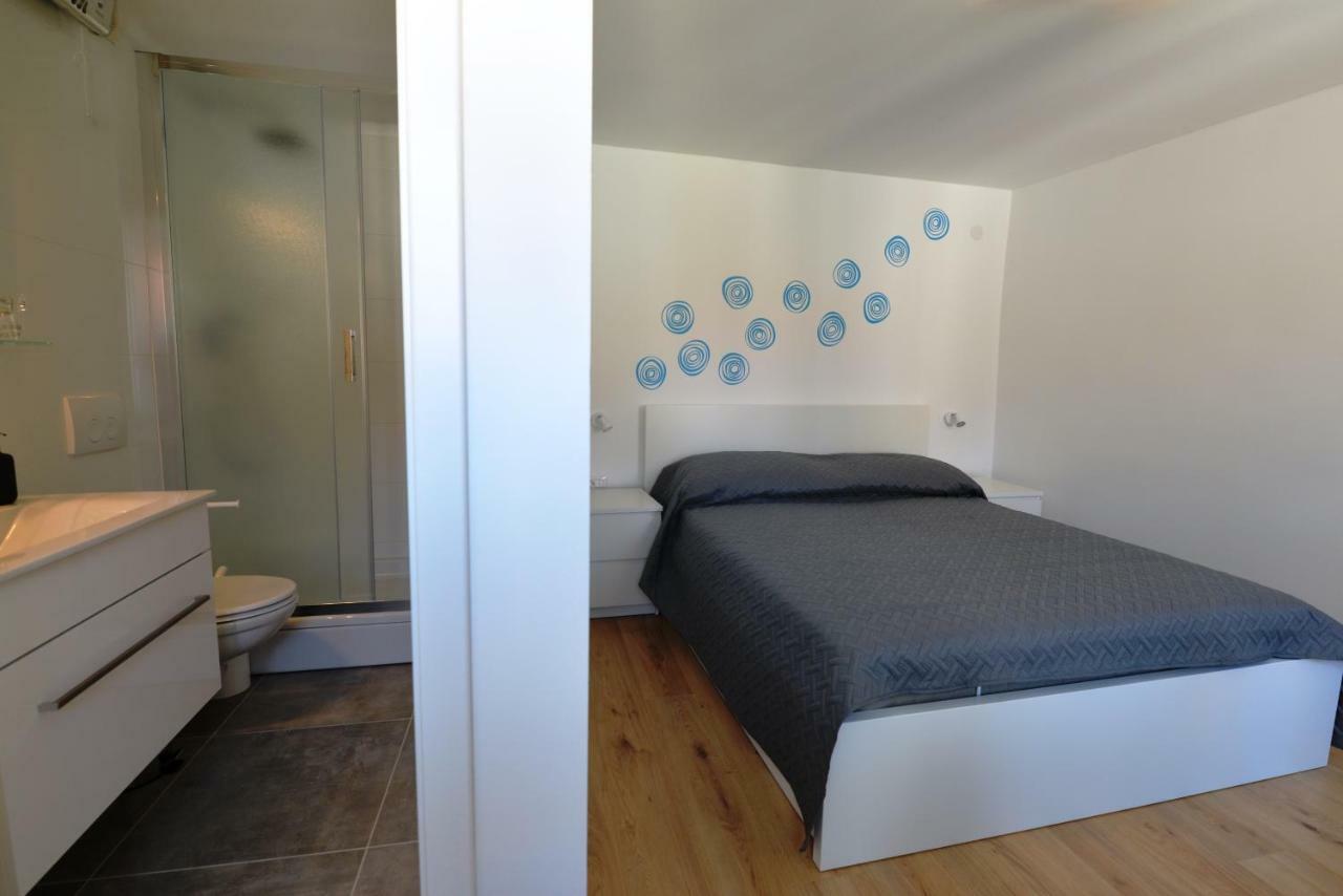 Apartments And Rooms Oliva Cres Bagian luar foto
