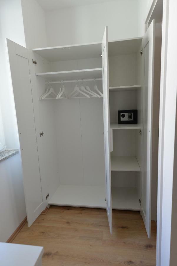 Apartments And Rooms Oliva Cres Bagian luar foto